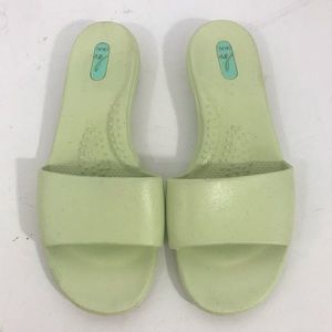 Okabashi slide sandal size medium fit size 6.5-7.5